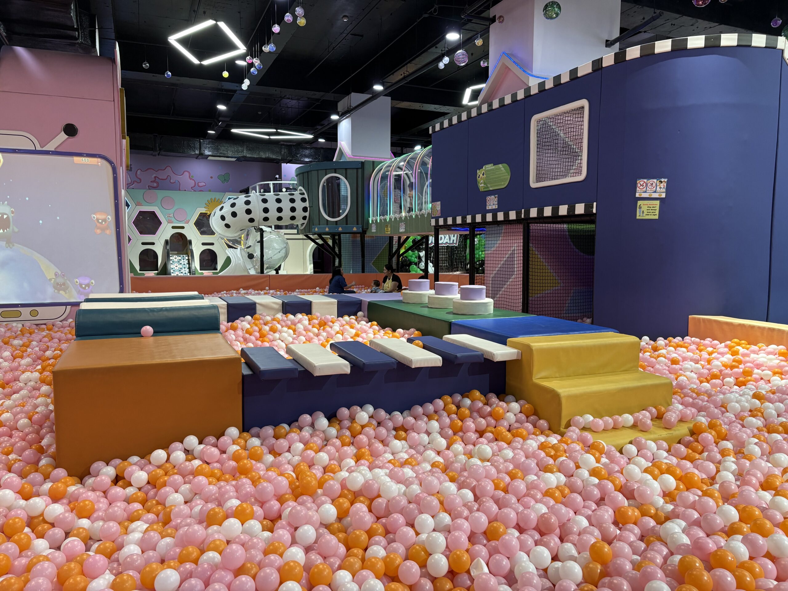 Ballpit Indoor Playground